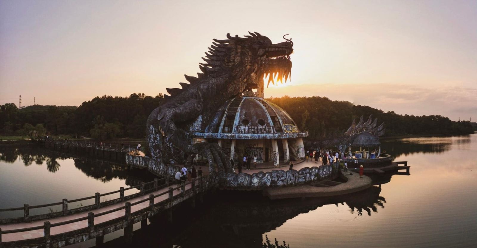 Rồng khổng lồ - linh vật Giáp Thìn của công viên Huế