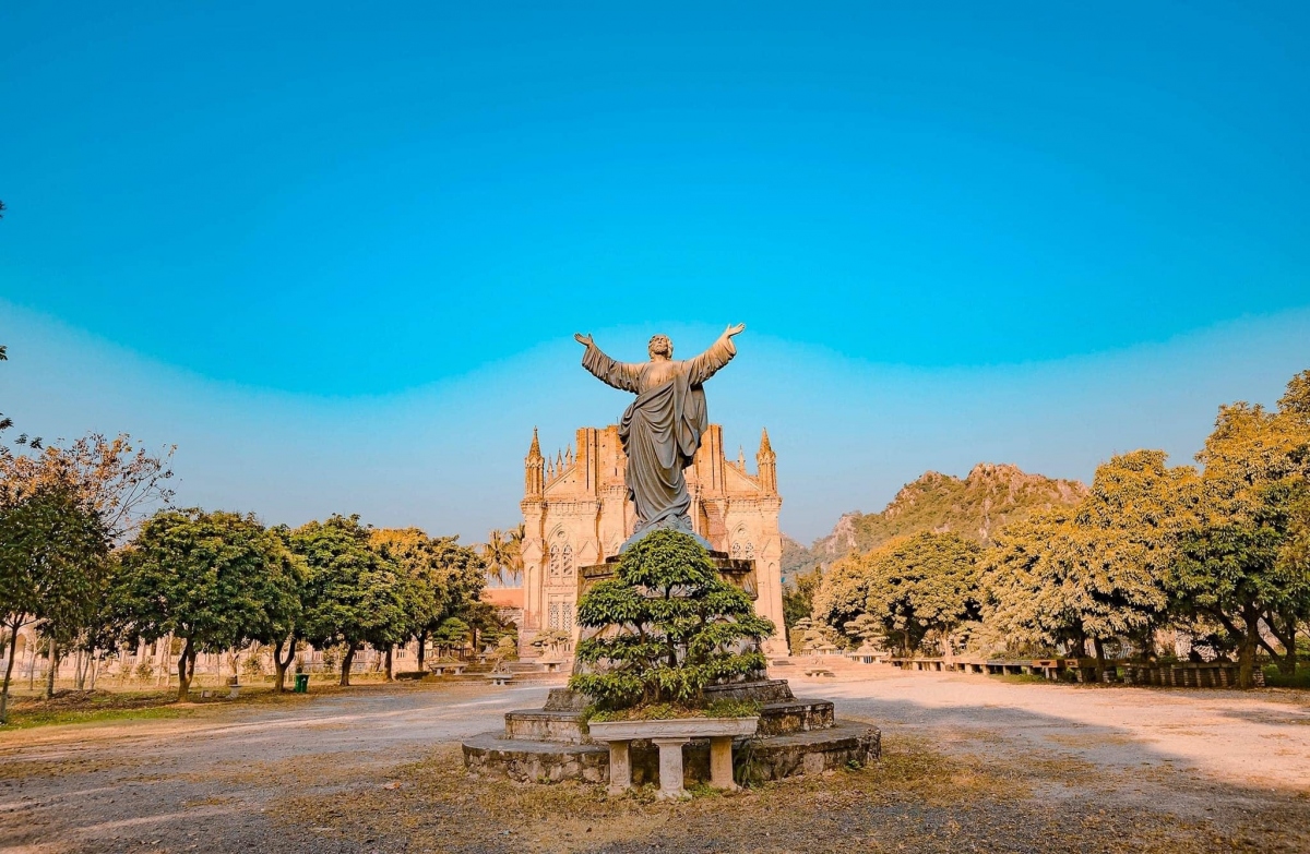 Đan Viện Thánh Mẫu Châu Sơn - trời Âu đích thực giữa lòng Ninh Bình