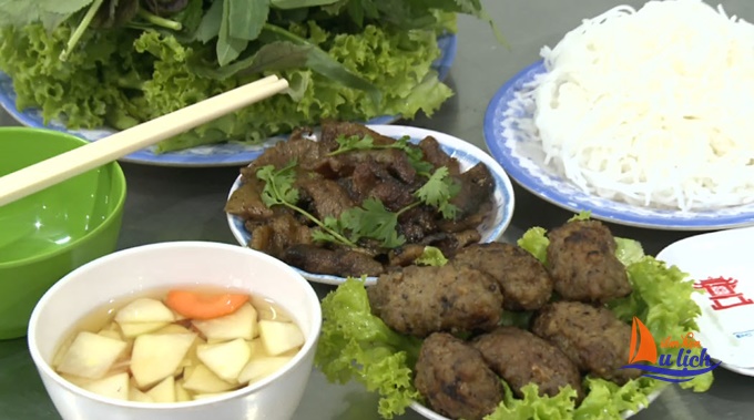 Quán bún chả Hà Nội hơn 30 năm tại Sài Thành