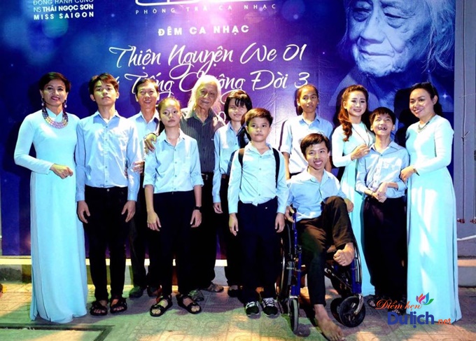 Ấm áp tình yêu thương trong đêm nhạc thiện nguyện Tiếng Chuông Đời 03