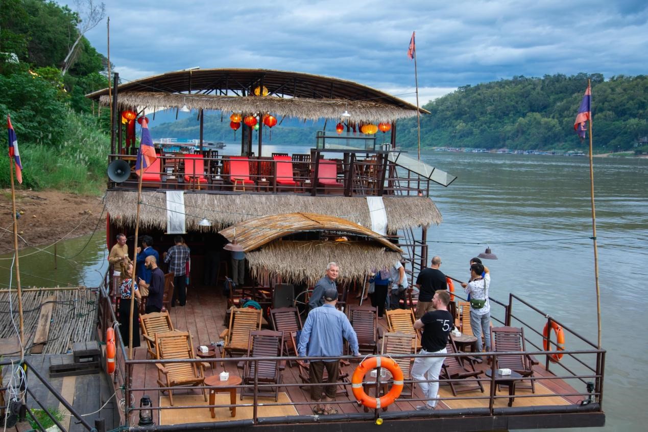 Cách du lịch tiết kiệm kết hợp tình nguyện nước ngoài