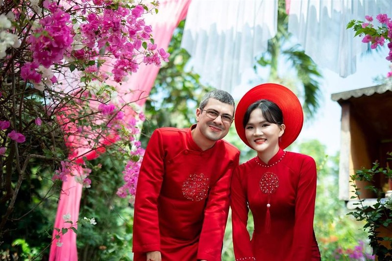 Chàng trai Bỉ lấy vợ Việt theo về Đắk Lắk làm rẫy