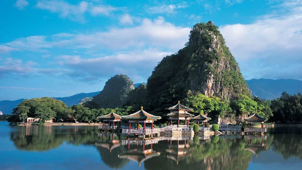 Đỉnh Hồ Sơn ở Trung Quốc: Đẹp như tiên giới, ai cũng muốn ghé thăm 1 lần trong đời