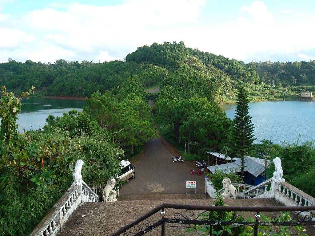 Biển Hồ - Lá phổi xanh của Gia Lai một địa điểm du lịch lý tưởng .