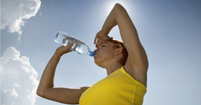 Bí quyết bảo vệ sức khỏe khi làm việc giữa trời nắng nóng