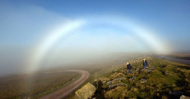 Cầu vồng trắng xuất hiện khi nào?