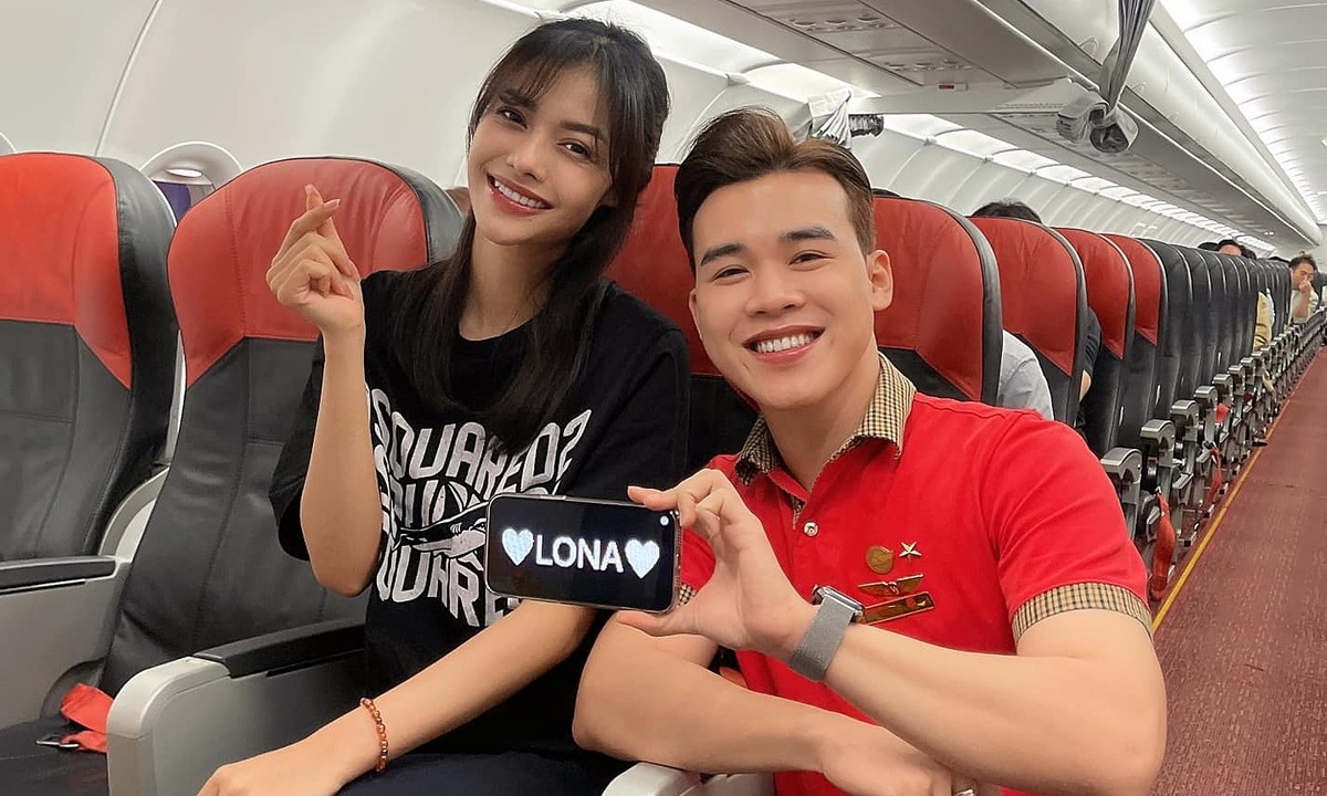 Chàng tiếp viên 'triệu view' tiết lộ mẹo đi máy bay ít người biết