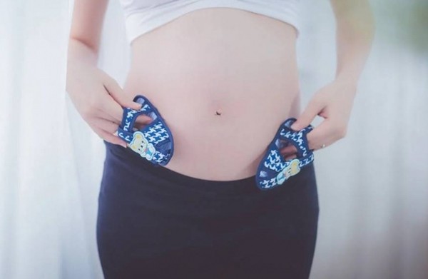 Chồng giúp phụ nữ khác mang thai vợ nổi điên tố cáo 