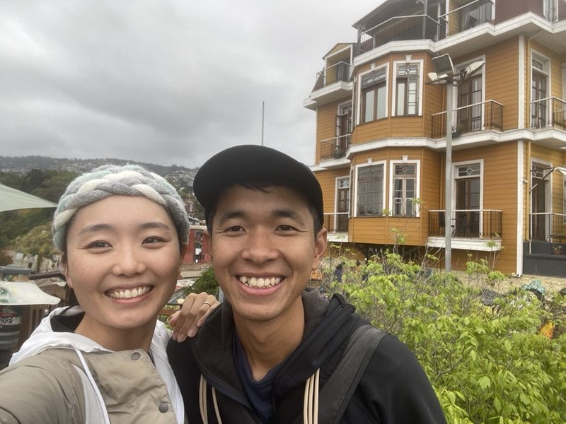 Chồng rủ vợ nghỉ việc dành 1 năm du lịch bụi khắp 3 châu