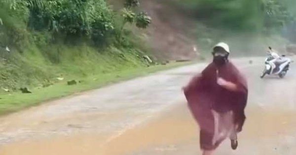 Cô gái lên tiếng trước việc bỏ xe máy để chạy bộ khỏi điểm sạt lở