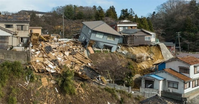 Động đất Nhật Bản khiến mặt đất nhô cao hơn 4m