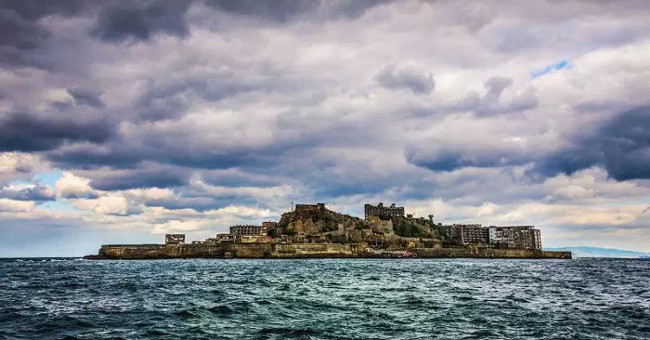 Hòn đảo ma giữa biển khơi Nhật Bản trở thành di sản văn hóa thế giới của UNESCO