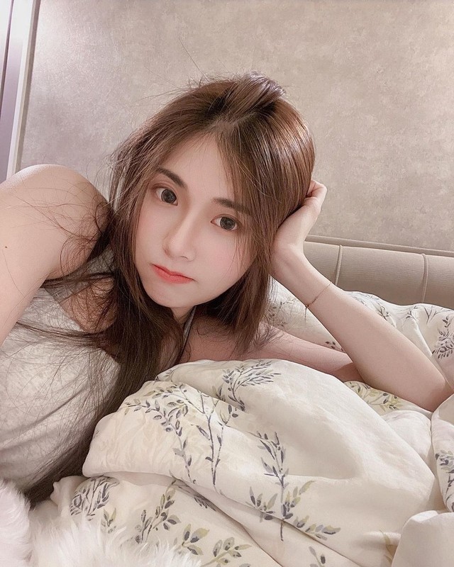 Hot girl Vivian   xinh đẹp diện trang phục đốt mắt khoe vòng một khủng