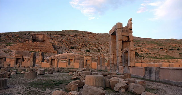 Khu di tích cổ đại Persepolis đối mặt với nguy cơ bị phá hủy do địa y