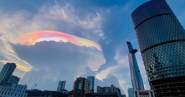 Mây ngũ sắc xuất hiện trên bầu trời, vì đâu có loại mây này?