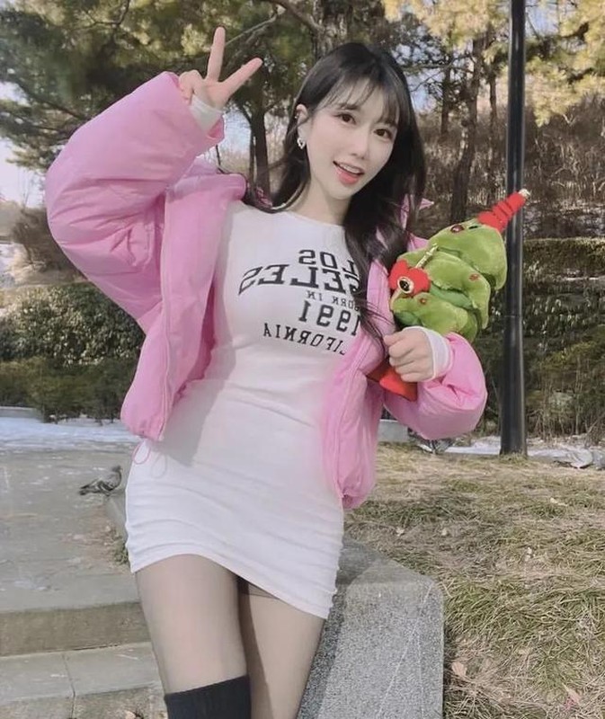 Mỹ nhân Grillraediện đồ tập bó sát gợi cảm khi du lịch ở Hàn Quốc 