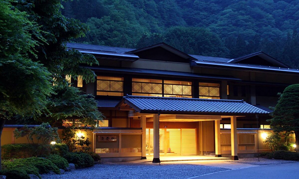 Nghỉ đêm ở khách sạn Nishiyama Onsen Keiunkan cổ nhất thế giới