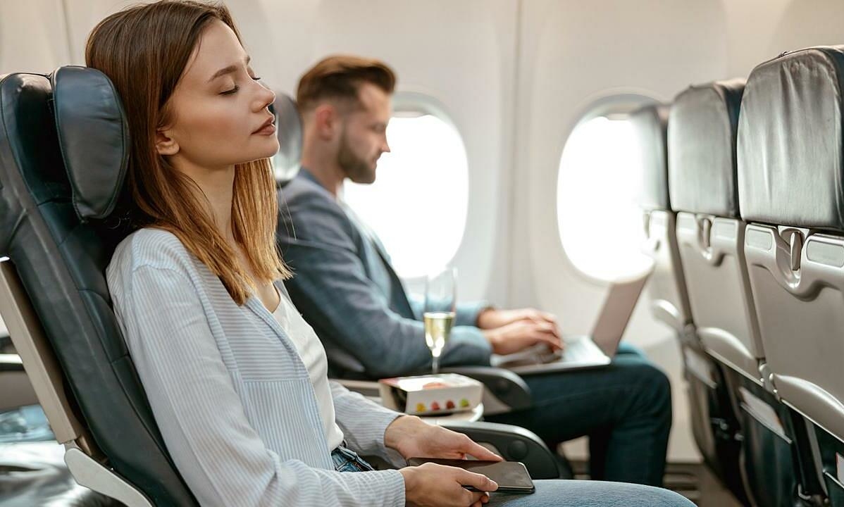 Những kinh nghiệm ngủ ngon giấc trên máy bay