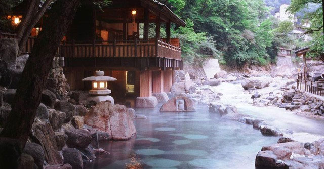 Nơi có mỏ nước khoáng mặn nóng 55 độ ở Việt Nam cả thế giới chỉ có 3 nơi