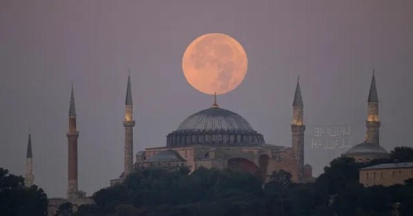 Siêu Trăng xanh xuất hiện đúng rằm tháng 7 có gì đặc biệt?