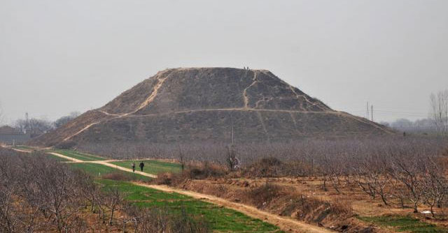 Tại sao Trung Quốc cũng có kim tự tháp, nhưng ít nổi tiếng hơn kim tự tháp Ai Cập?