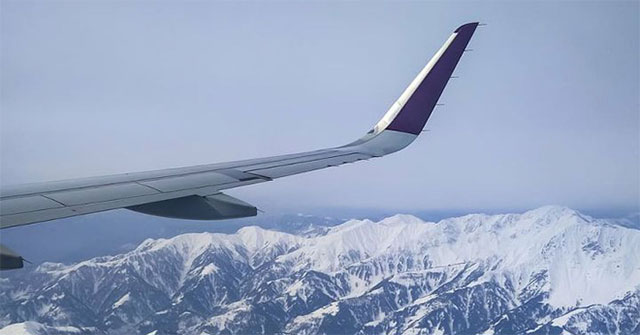 Tại sao các máy bay dân dụng hiếm khi bay qua dãy Himalaya?