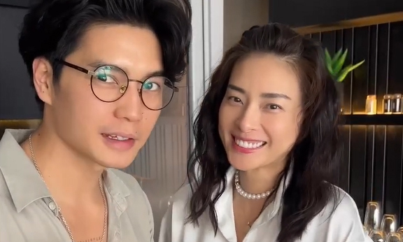 Vợ chồng Ngô Thanh Vân làm chuối nếp nướng miền Tây